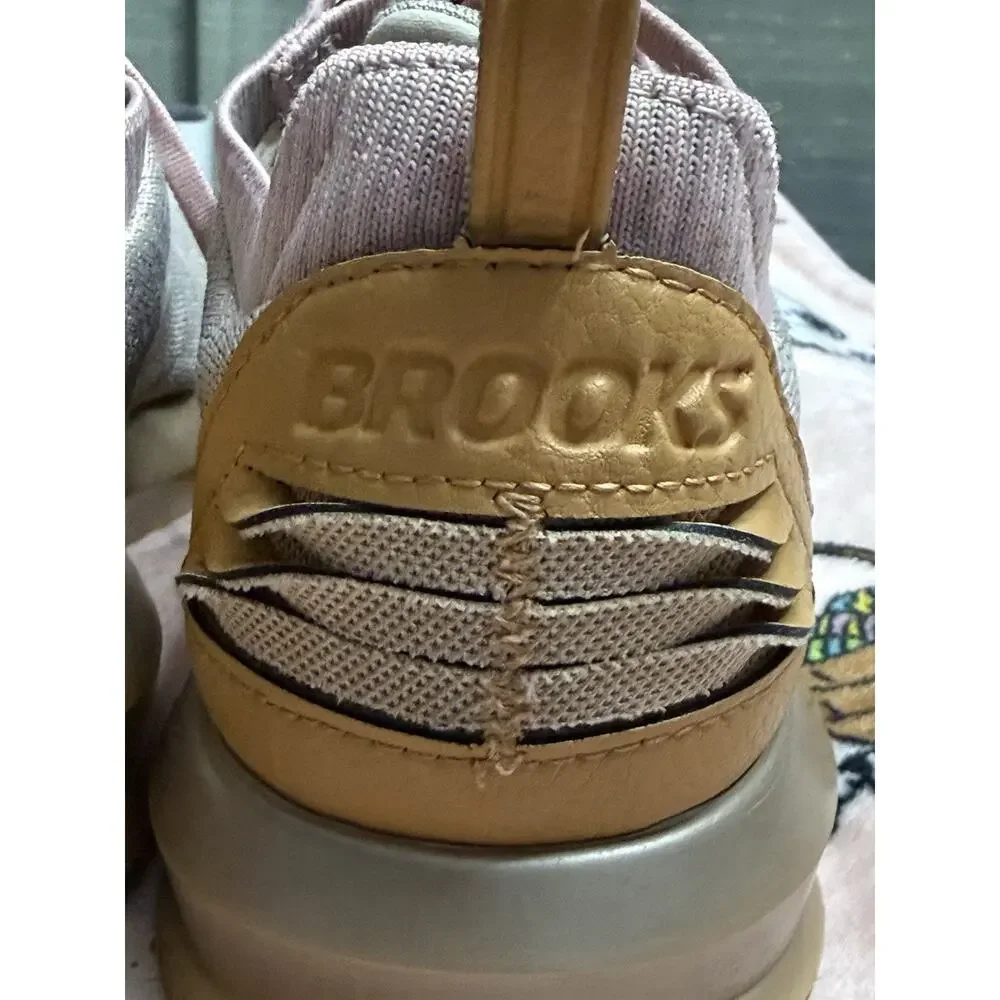 Brooks Levitate StealthFit Men's Beige/Tan/Pink Low Top Mesh Lace-Up Running